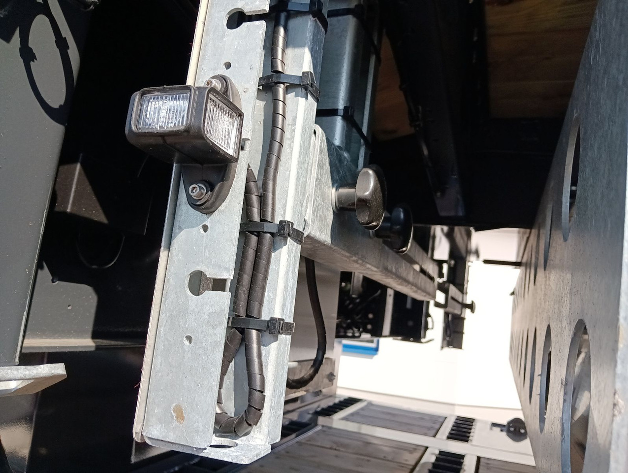 Pritschenauflieger/ Plattformauflieger Schwarzmüller 3Achs Tele Rampen TwistLock40+2x20"SAF Lenk+Lift: das Bild 27 Pritschenauflieger/ Plattformauflieger Schwarzmüller 3Achs Tele Rampen TwistLock40+2x20"SAF Lenk+Lift: das Bild 27