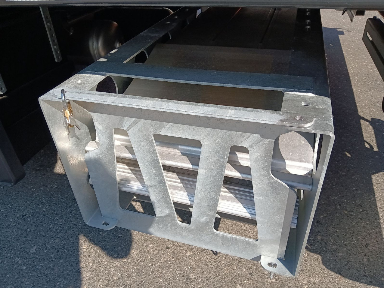 Pritschenauflieger/ Plattformauflieger Schwarzmüller 3Achs Tele Rampen TwistLock40+2x20"SAF Lenk+Lift: das Bild 19 Pritschenauflieger/ Plattformauflieger Schwarzmüller 3Achs Tele Rampen TwistLock40+2x20"SAF Lenk+Lift: das Bild 19