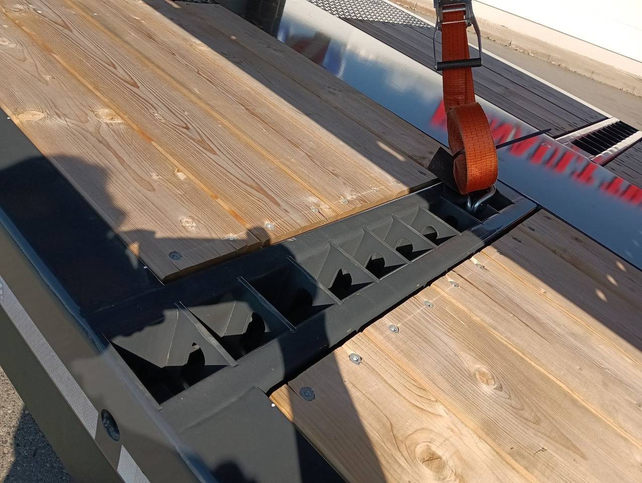 Pritschenauflieger/ Plattformauflieger Schwarzmüller 3Achs Tele Rampen TwistLock40+2x20"SAF Lenk+Lift: das Bild 16 Pritschenauflieger/ Plattformauflieger Schwarzmüller 3Achs Tele Rampen TwistLock40+2x20"SAF Lenk+Lift: das Bild 16