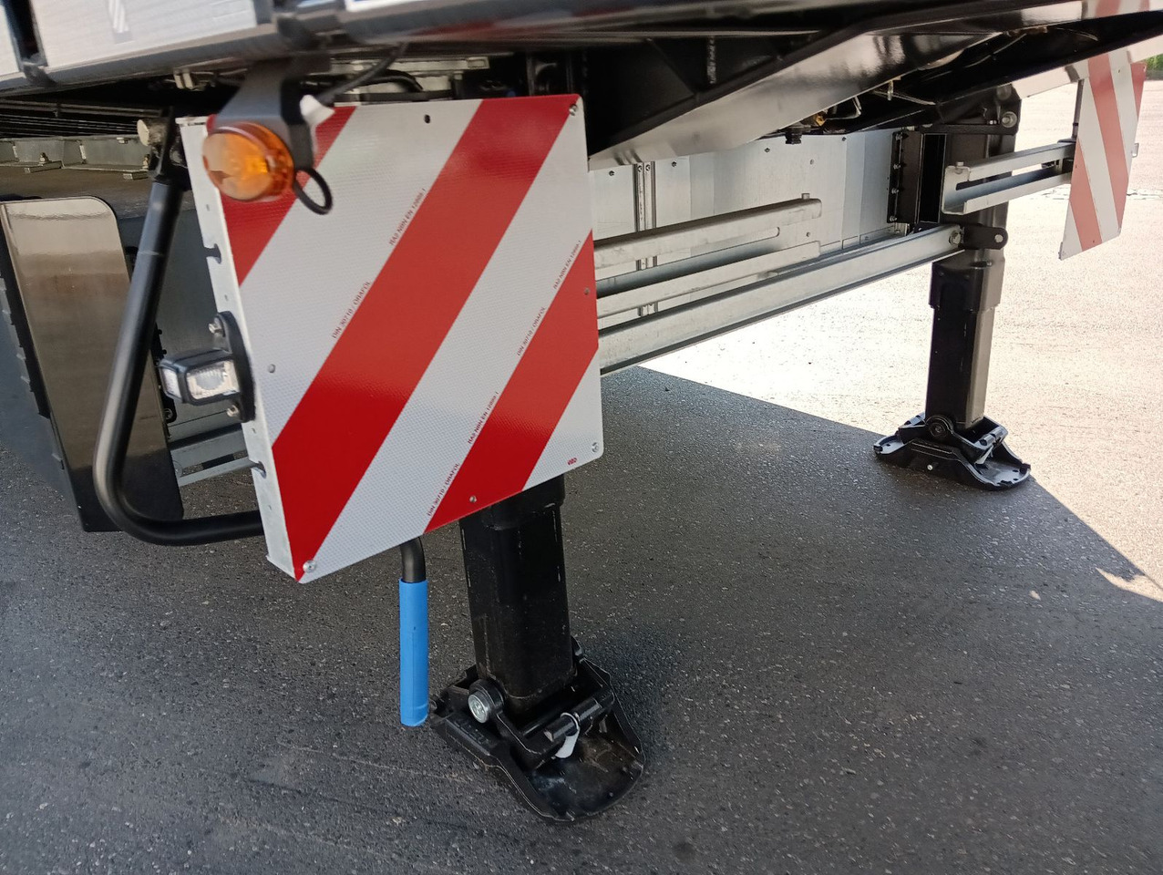 Pritschenauflieger/ Plattformauflieger Schwarzmüller 3Achs Tele Rampen TwistLock40+2x20"SAF Lenk+Lift: das Bild 29 Pritschenauflieger/ Plattformauflieger Schwarzmüller 3Achs Tele Rampen TwistLock40+2x20"SAF Lenk+Lift: das Bild 29