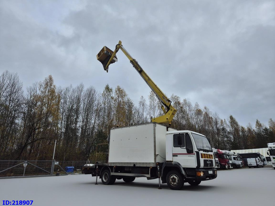 MAN LE 220C + Sky King 179TV - LKW mit Arbeitsbühne, Kommunal-/ Sonderfahrzeug: das Bild 1 MAN LE 220C + Sky King 179TV - LKW mit Arbeitsbühne, Kommunal-/ Sonderfahrzeug: das Bild 1