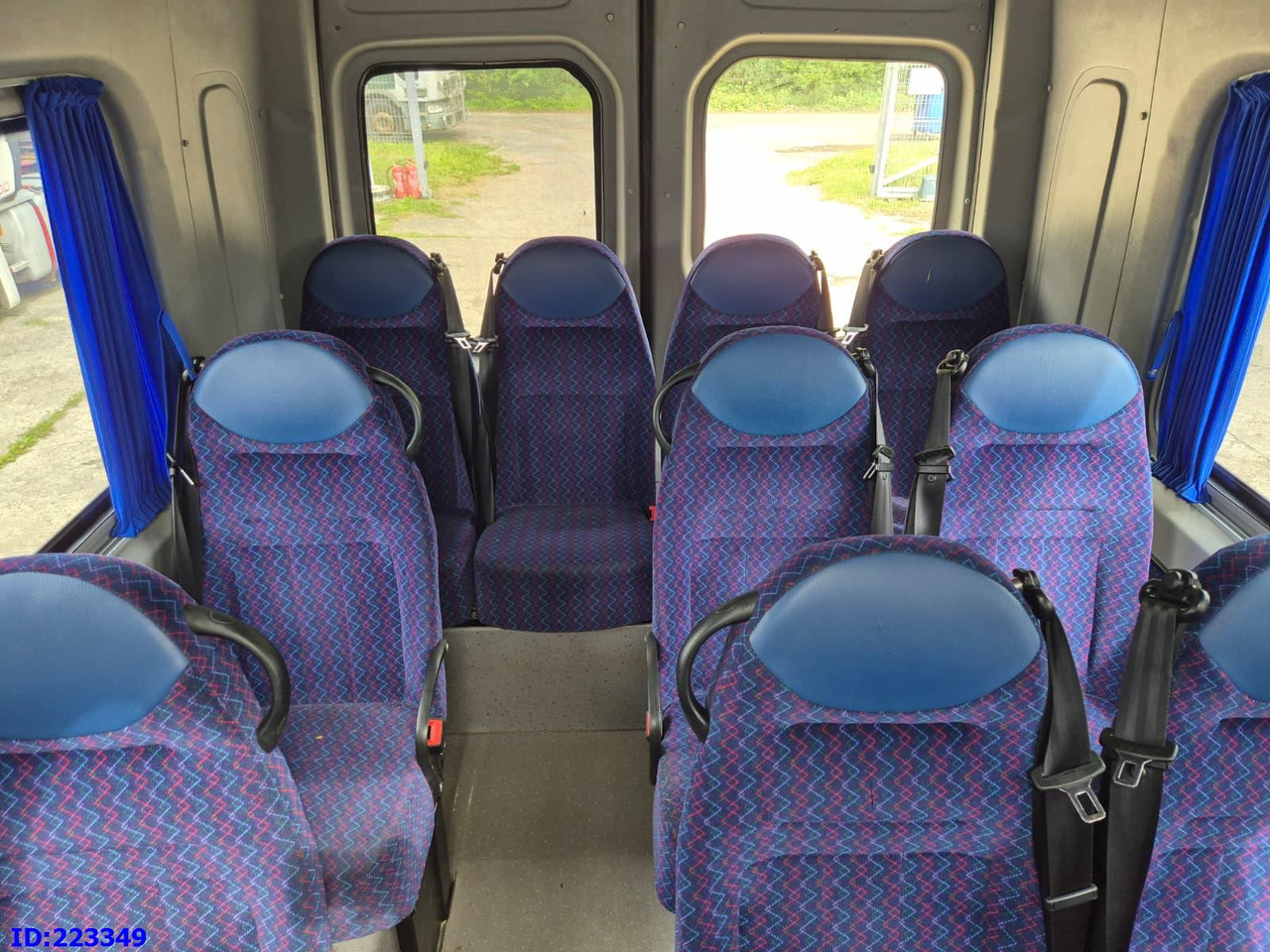 Reisebus MERCEDES-BENZ Sprinter 516 23 places: das Bild 16