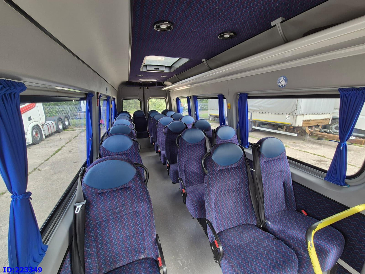 Reisebus MERCEDES-BENZ Sprinter 516 23 places: das Bild 15