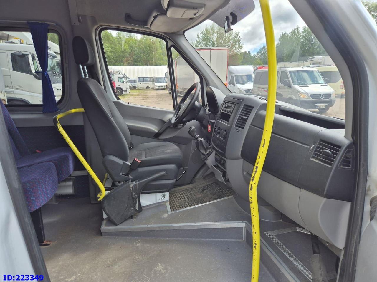 Reisebus MERCEDES-BENZ Sprinter 516 23 places: das Bild 14