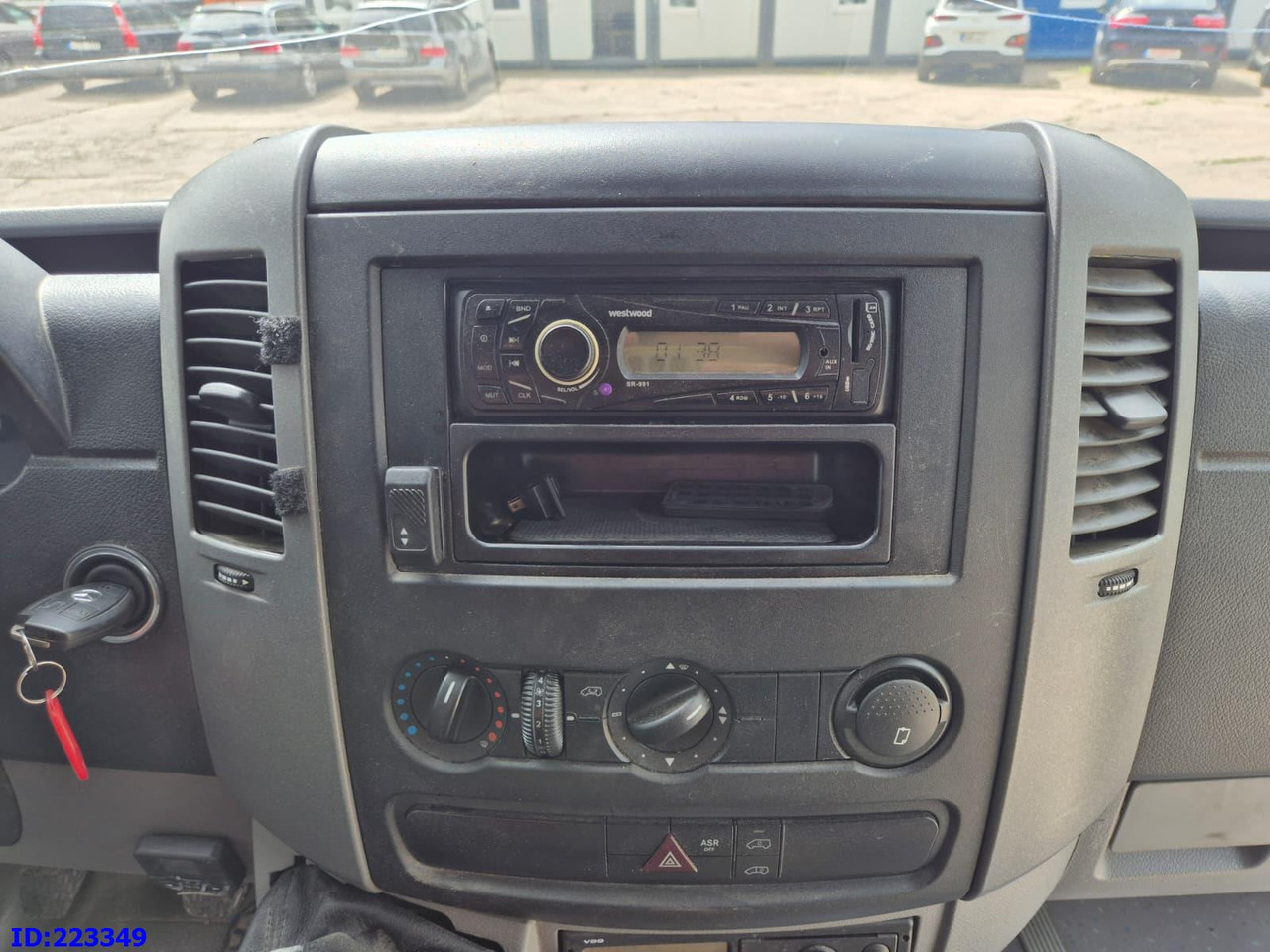 Reisebus MERCEDES-BENZ Sprinter 516 23 places: das Bild 12