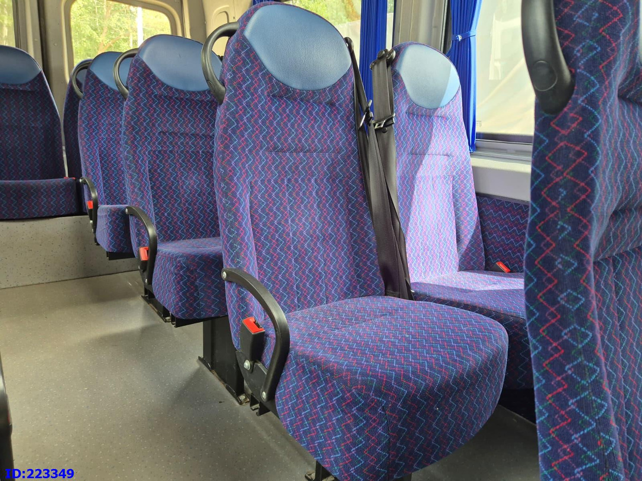 Reisebus MERCEDES-BENZ Sprinter 516 23 places: das Bild 18