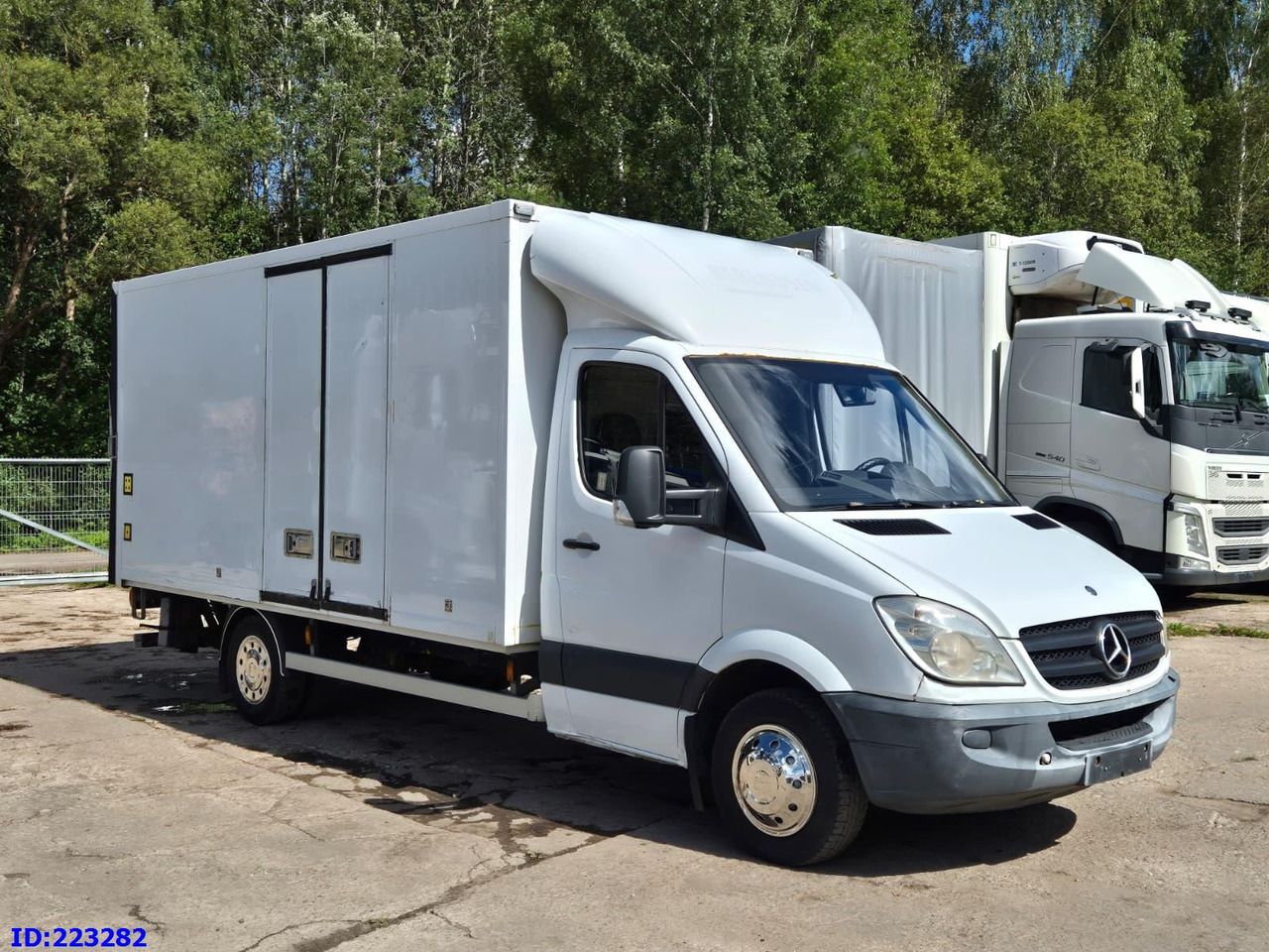 MERCEDES-BENZ Sprinter 516 SUPER - Koffer Transporter: das Bild 4 MERCEDES-BENZ Sprinter 516 SUPER - Koffer Transporter: das Bild 4