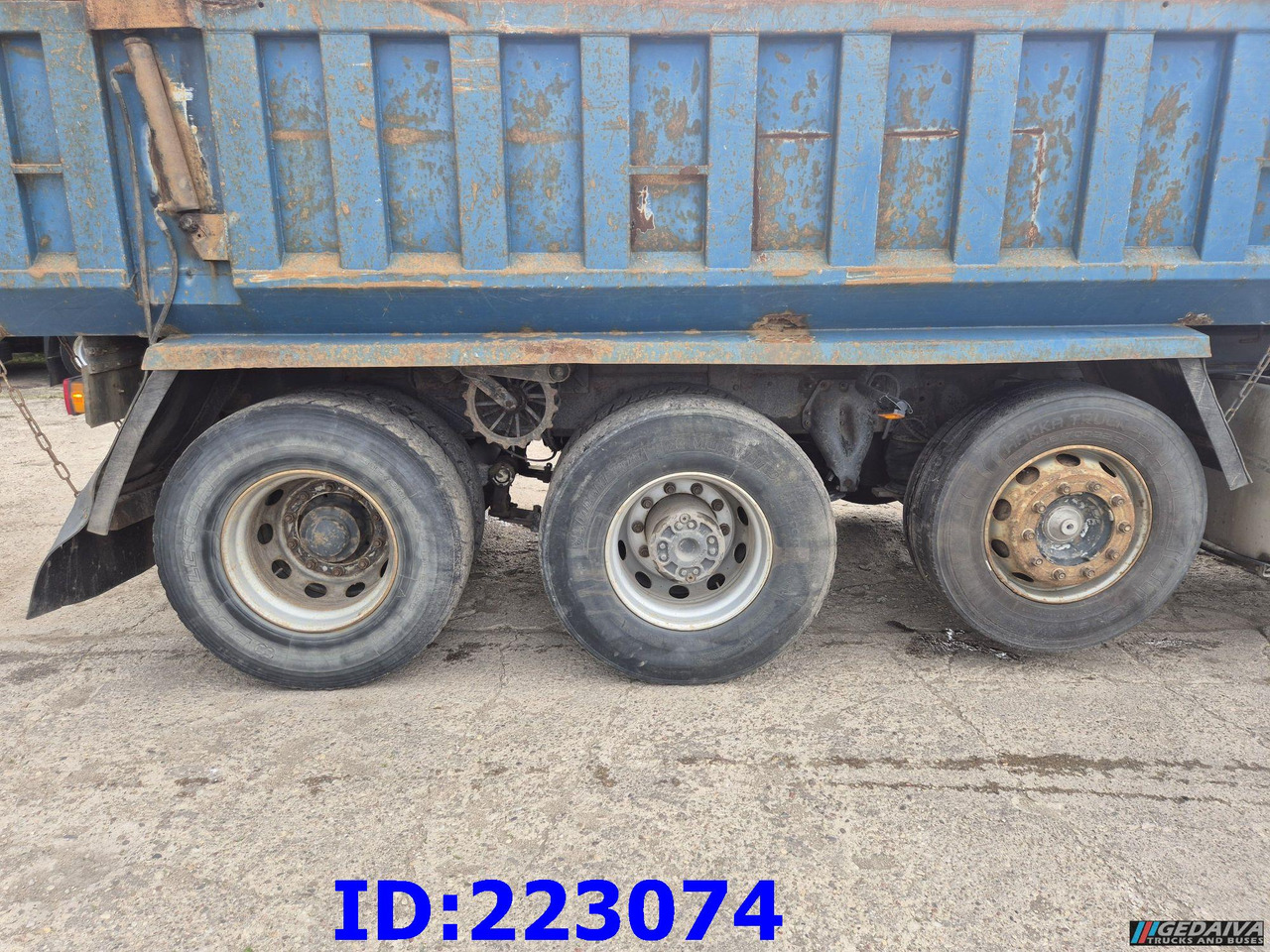 SCANIA 124 8x2 - Manual - Full steel - Kipper: das Bild 4 SCANIA 124 8x2 - Manual - Full steel - Kipper: das Bild 4