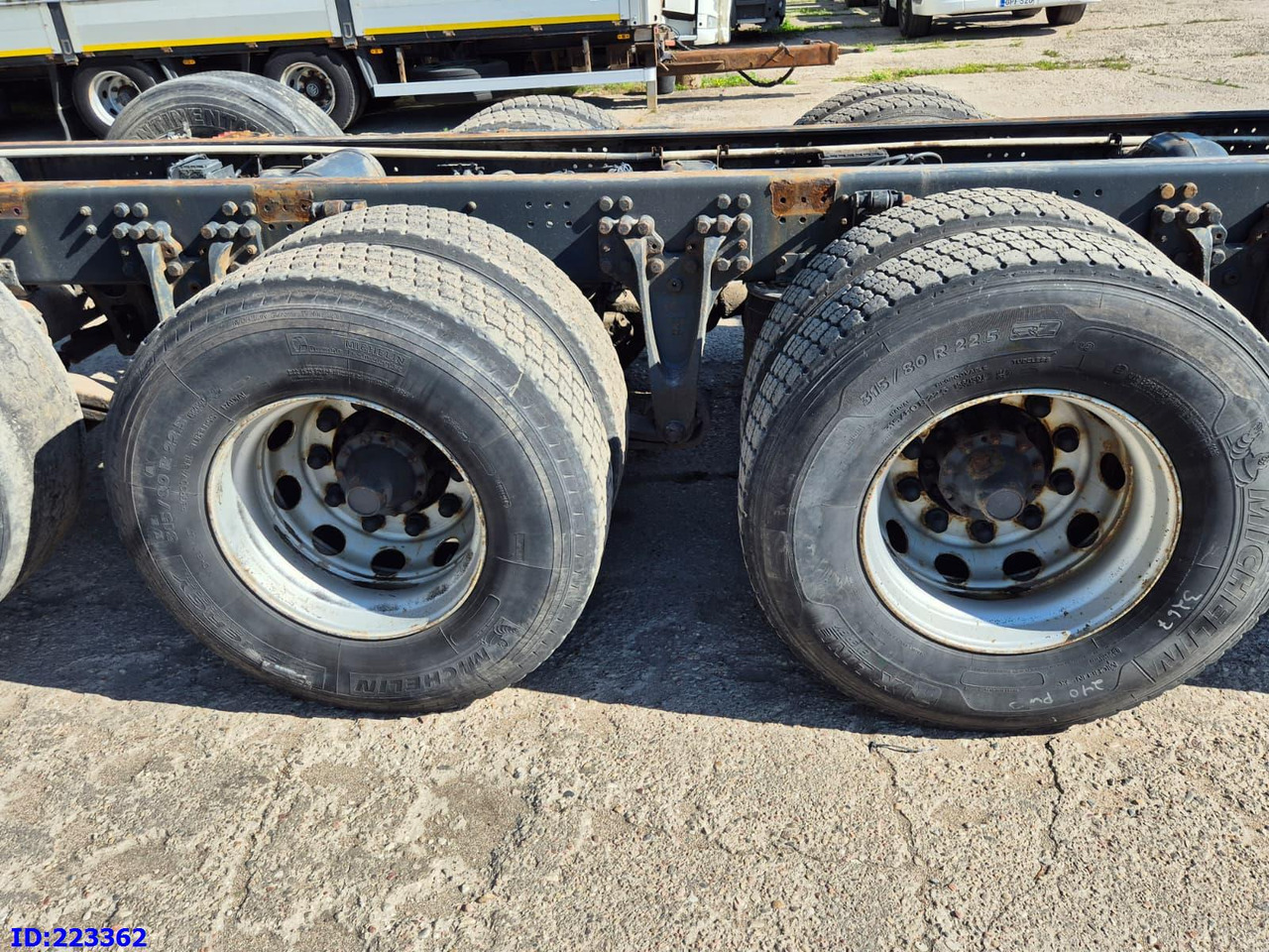 SCANIA R580 8x4 Euro6 Retarder - Fahrgestell LKW: das Bild 5 SCANIA R580 8x4 Euro6 Retarder - Fahrgestell LKW: das Bild 5