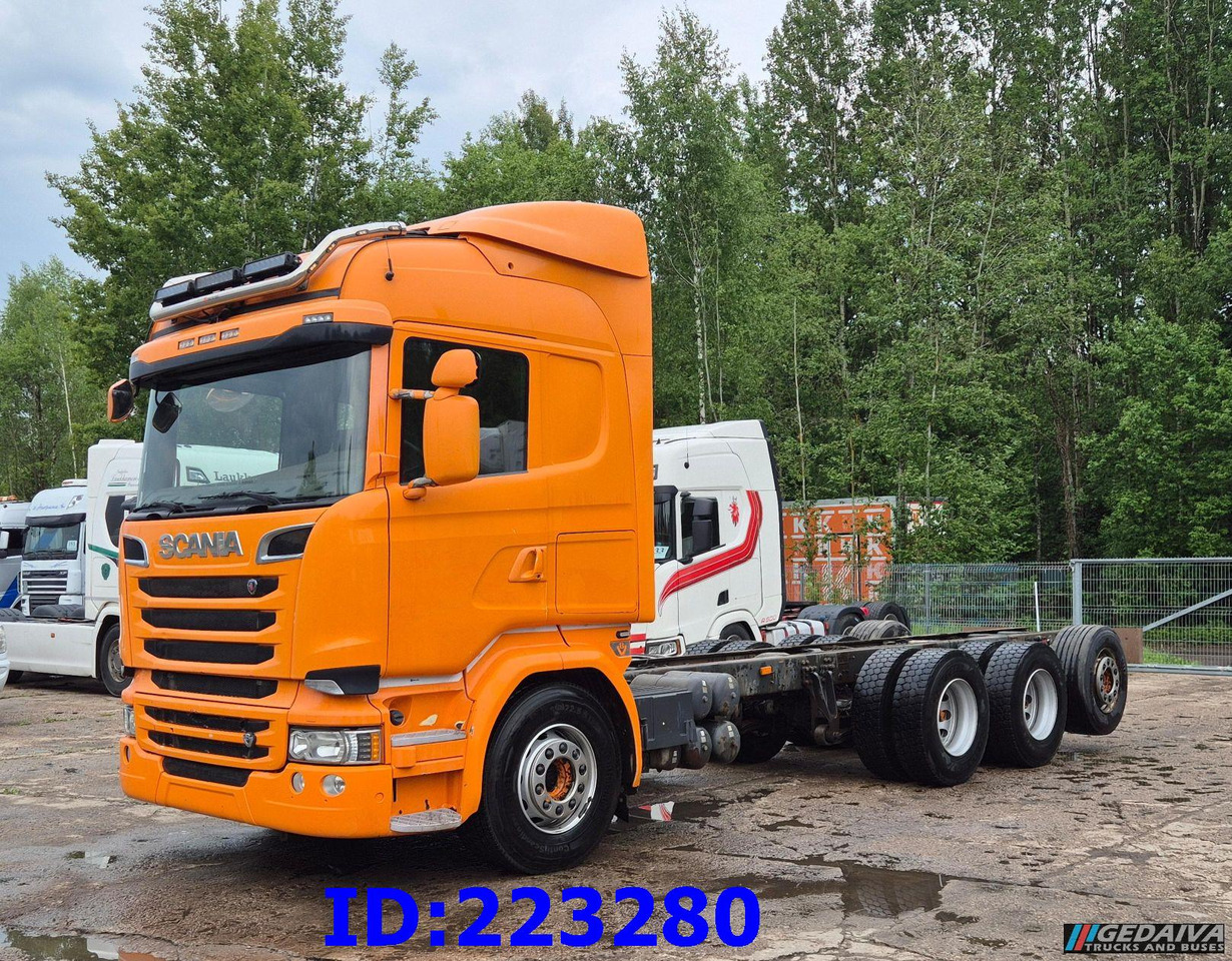 SCANIA R580 V8 8X4 Retarder (Steering axle) - Fahrgestell LKW: das Bild 1 SCANIA R580 V8 8X4 Retarder (Steering axle) - Fahrgestell LKW: das Bild 1
