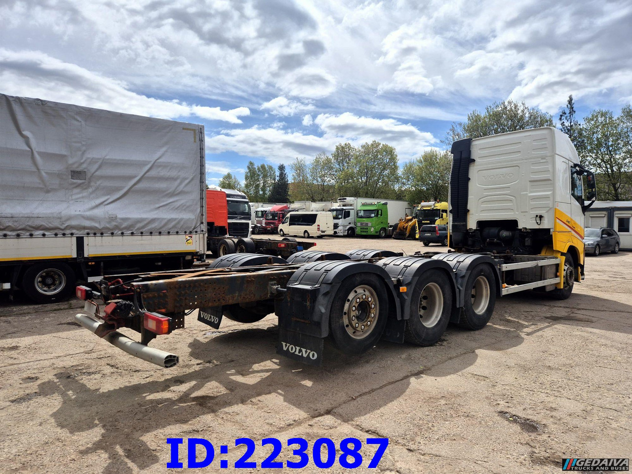 VOLVO FH13 540HP 8x4 Lifting axle - Fahrgestell LKW: das Bild 4 VOLVO FH13 540HP 8x4 Lifting axle - Fahrgestell LKW: das Bild 4