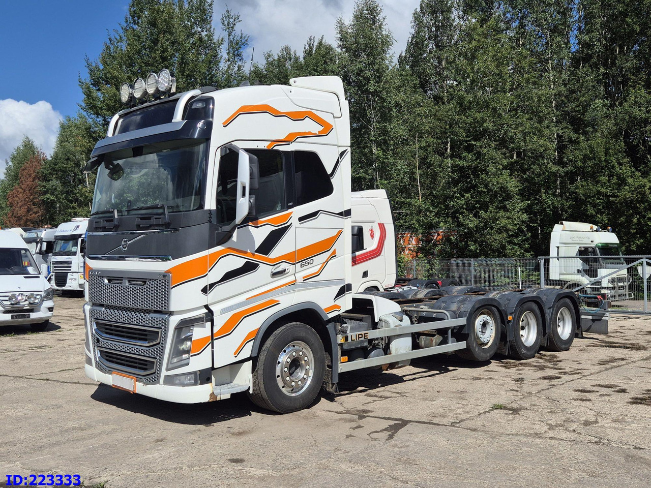 VOLVO FH16 650HP 8X4 (Steering axle) - Fahrgestell LKW: das Bild 1 VOLVO FH16 650HP 8X4 (Steering axle) - Fahrgestell LKW: das Bild 1