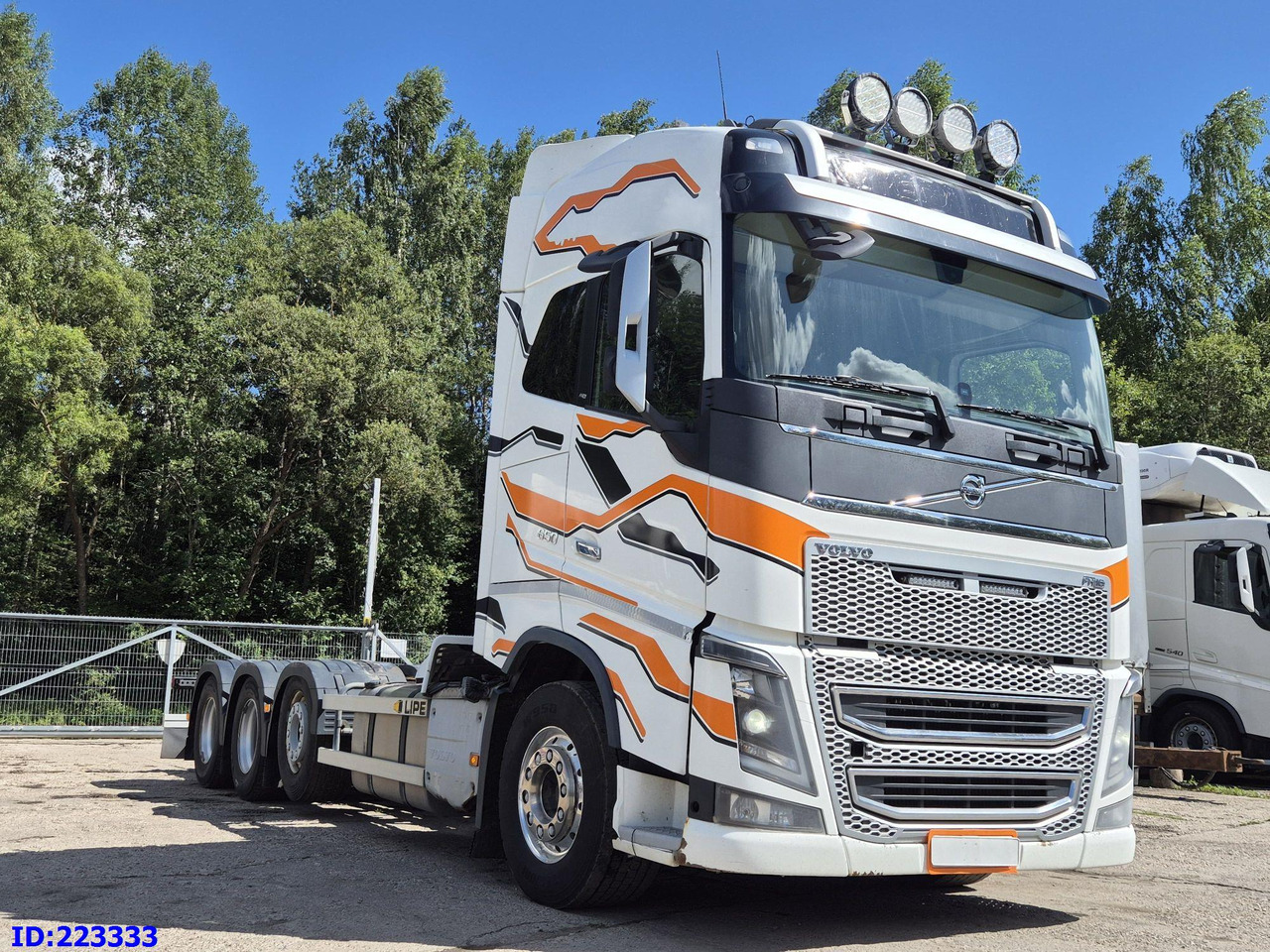VOLVO FH16 650HP 8X4 (Steering axle) - Fahrgestell LKW: das Bild 4 VOLVO FH16 650HP 8X4 (Steering axle) - Fahrgestell LKW: das Bild 4