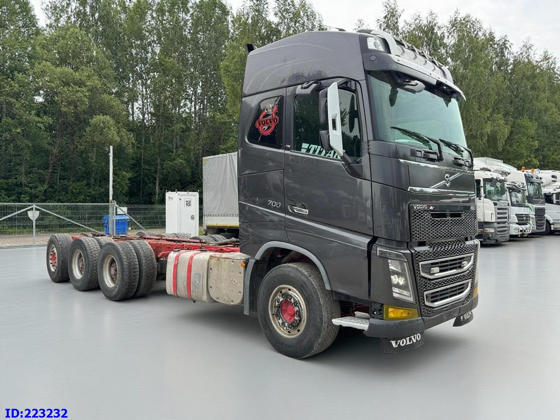VOLVO FH16 700HP 8X4 Big Axles - Fahrgestell LKW: das Bild 4 VOLVO FH16 700HP 8X4 Big Axles - Fahrgestell LKW: das Bild 4