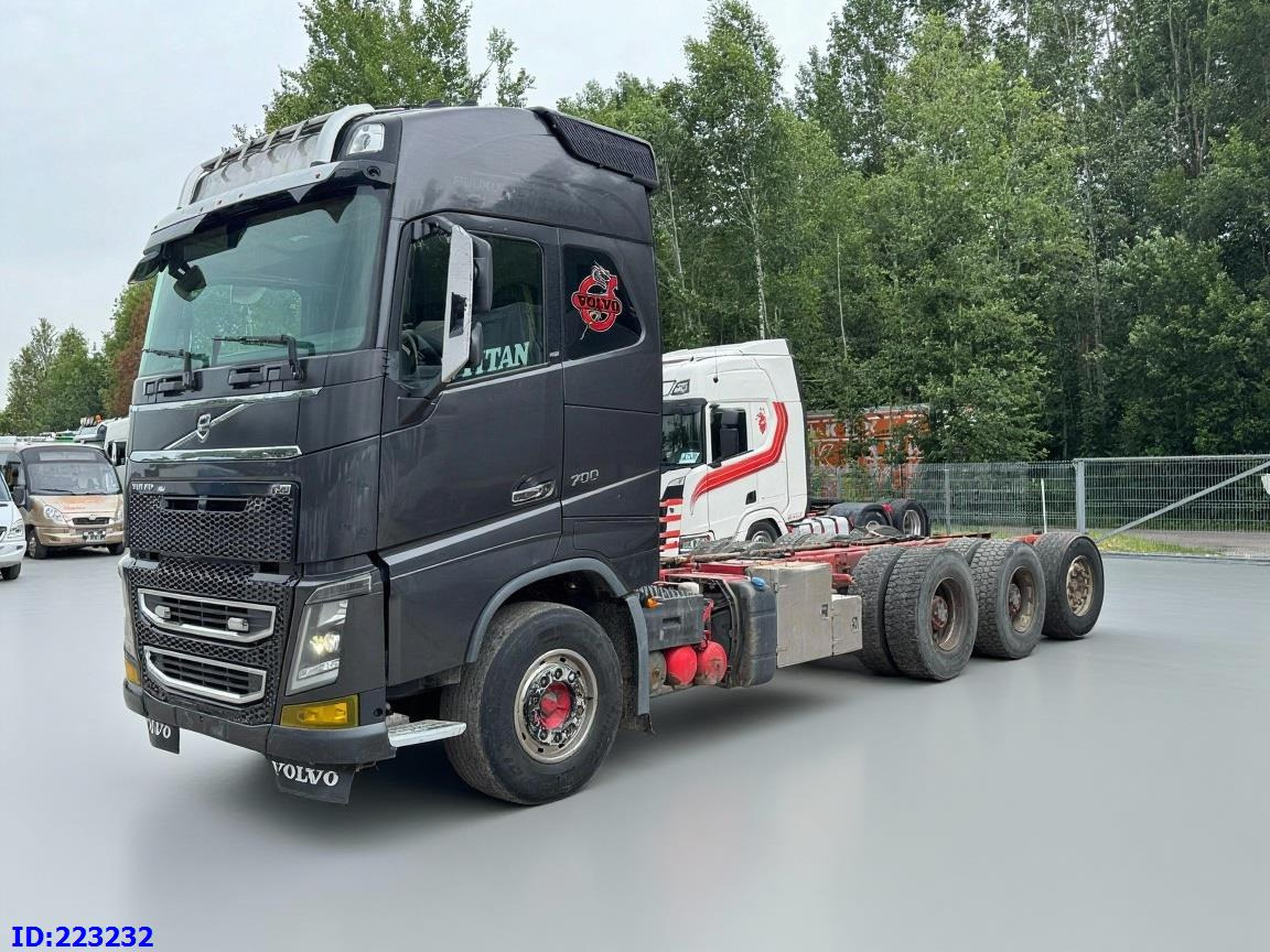 VOLVO FH16 700HP 8X4 Big Axles - Fahrgestell LKW: das Bild 1 VOLVO FH16 700HP 8X4 Big Axles - Fahrgestell LKW: das Bild 1