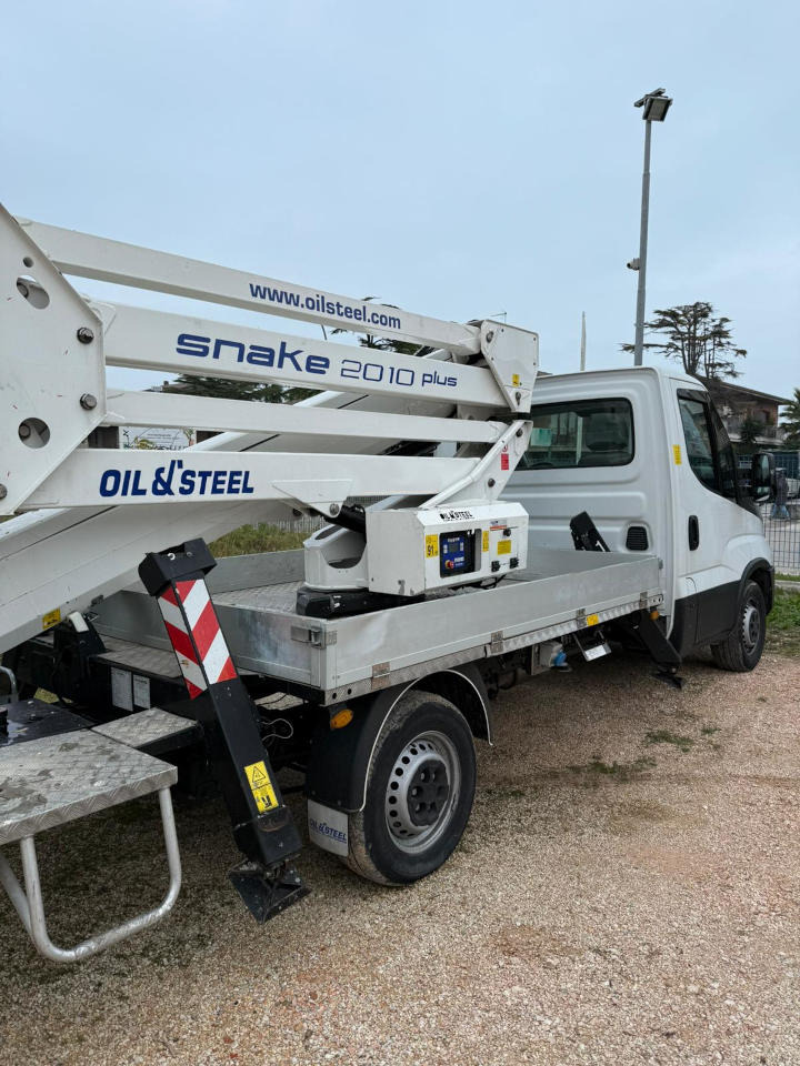 OIL&STEEL 20.10 Plus - LKW mit Arbeitsbühne: das Bild 1 OIL&STEEL 20.10 Plus - LKW mit Arbeitsbühne: das Bild 1