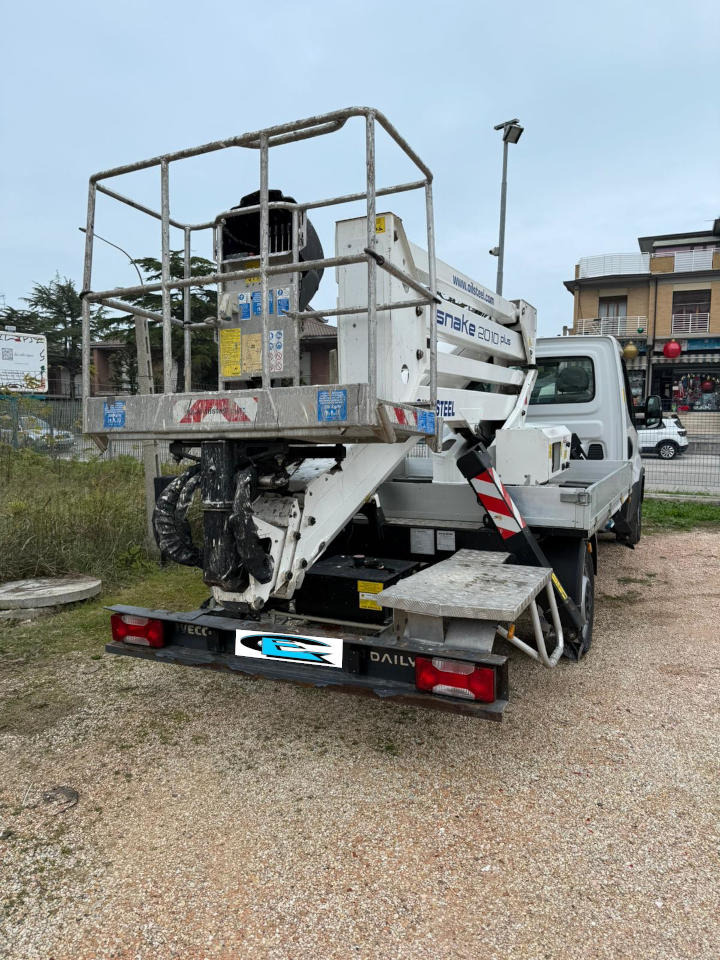 OIL&STEEL 20.10 Plus - LKW mit Arbeitsbühne: das Bild 5 OIL&STEEL 20.10 Plus - LKW mit Arbeitsbühne: das Bild 5