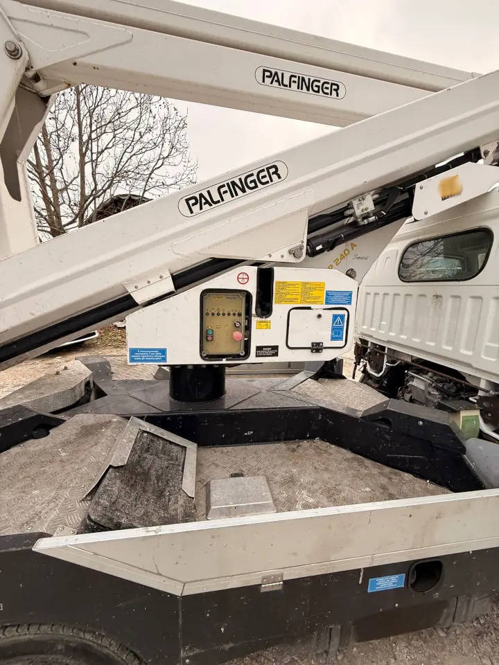 PALFINGER P 240 A - LKW mit Arbeitsbühne: das Bild 4 PALFINGER P 240 A - LKW mit Arbeitsbühne: das Bild 4