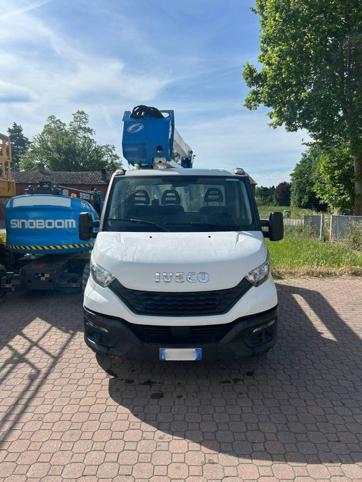 Socage 20D - LKW mit Arbeitsbühne: das Bild 2 Socage 20D - LKW mit Arbeitsbühne: das Bild 2