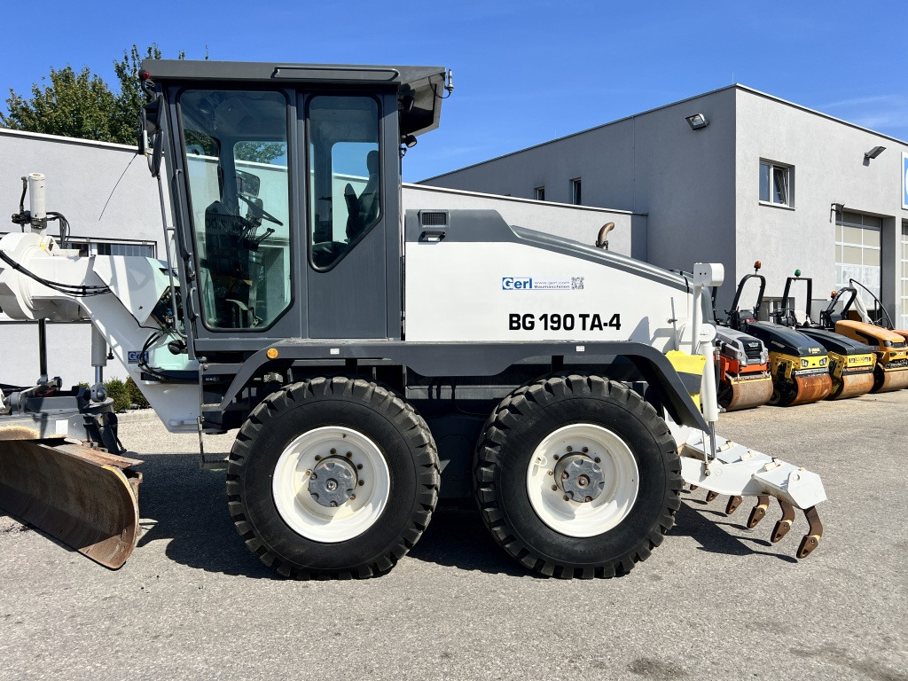 HBM Bomag BG 190TA-4 (111673) - Grader: das Bild 2 HBM Bomag BG 190TA-4 (111673) - Grader: das Bild 2