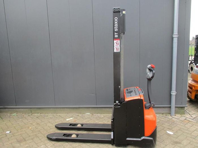 BT SWE 100 - Hochhubwagen: das Bild 1 BT SWE 100 - Hochhubwagen: das Bild 1