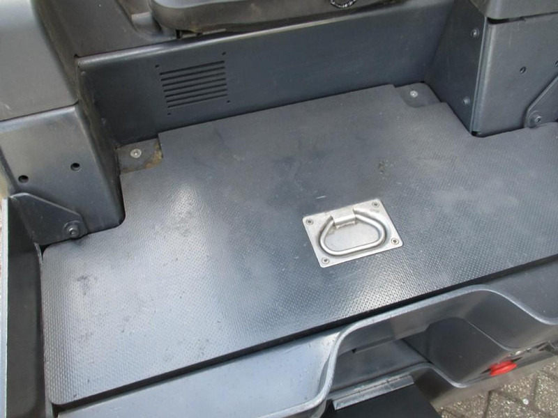 Linde P 60 - Schleppfahrzeug: das Bild 4 Linde P 60 - Schleppfahrzeug: das Bild 4