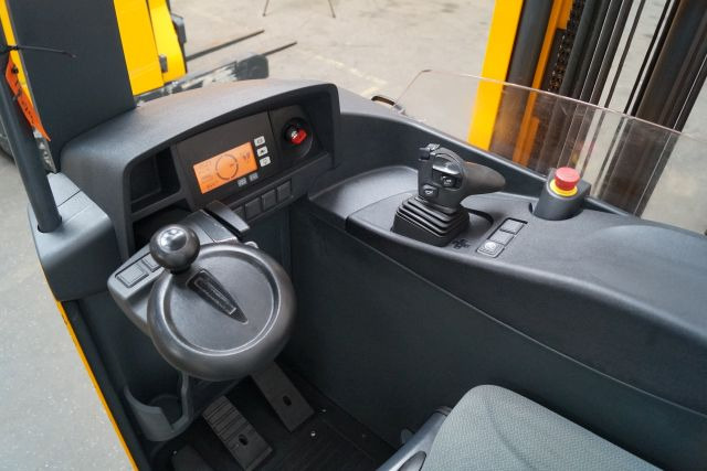 Jungheinrich ETV216 - Schubmaststapler: das Bild 3 Jungheinrich ETV216 - Schubmaststapler: das Bild 3