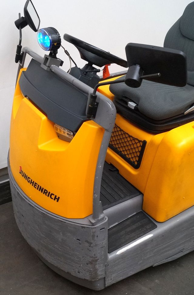 Jungheinrich EZS570 - Schleppfahrzeug: das Bild 3 Jungheinrich EZS570 - Schleppfahrzeug: das Bild 3