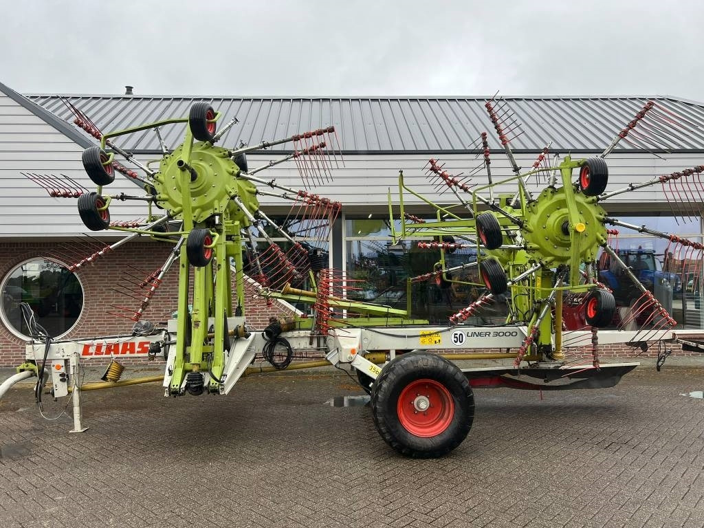 Claas Liner 3000 - Heuwender/ Wenderechen: das Bild 2 Claas Liner 3000 - Heuwender/ Wenderechen: das Bild 2