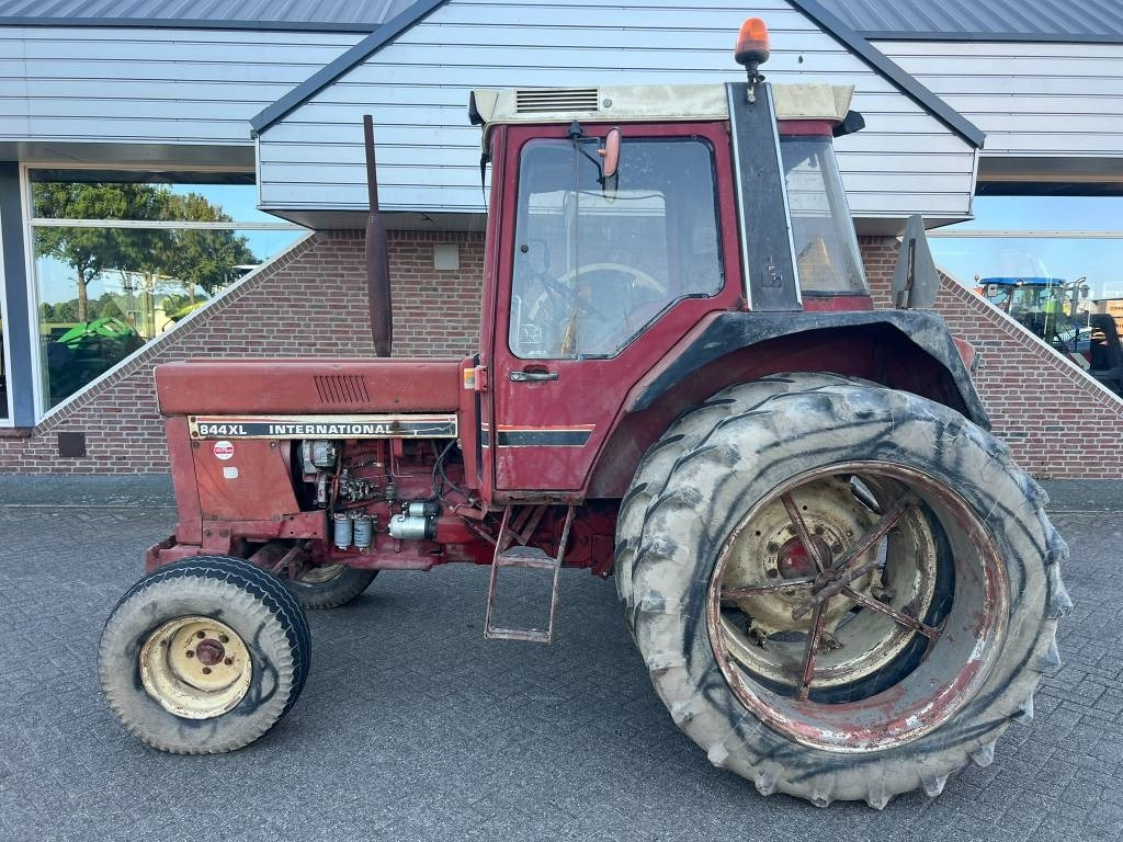 International 844xl - Traktor: das Bild 2 International 844xl - Traktor: das Bild 2
