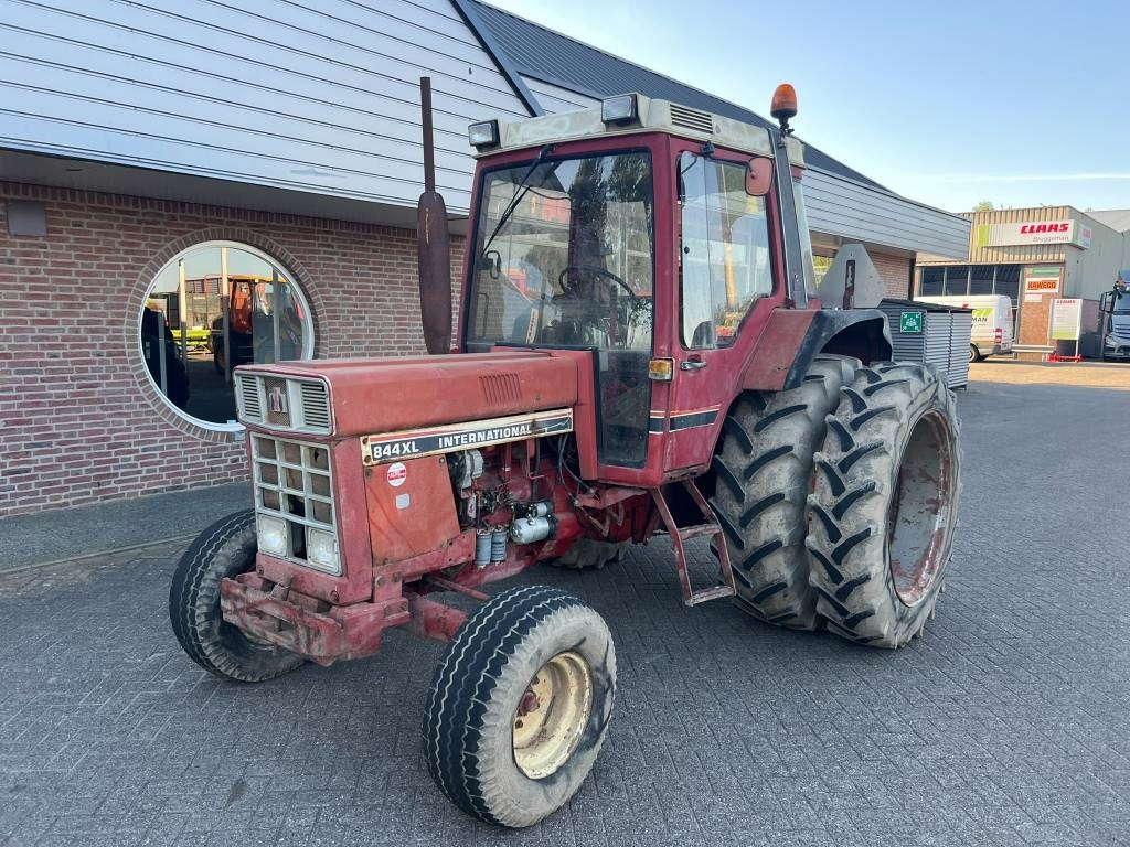 International 844xl - Traktor: das Bild 1 International 844xl - Traktor: das Bild 1