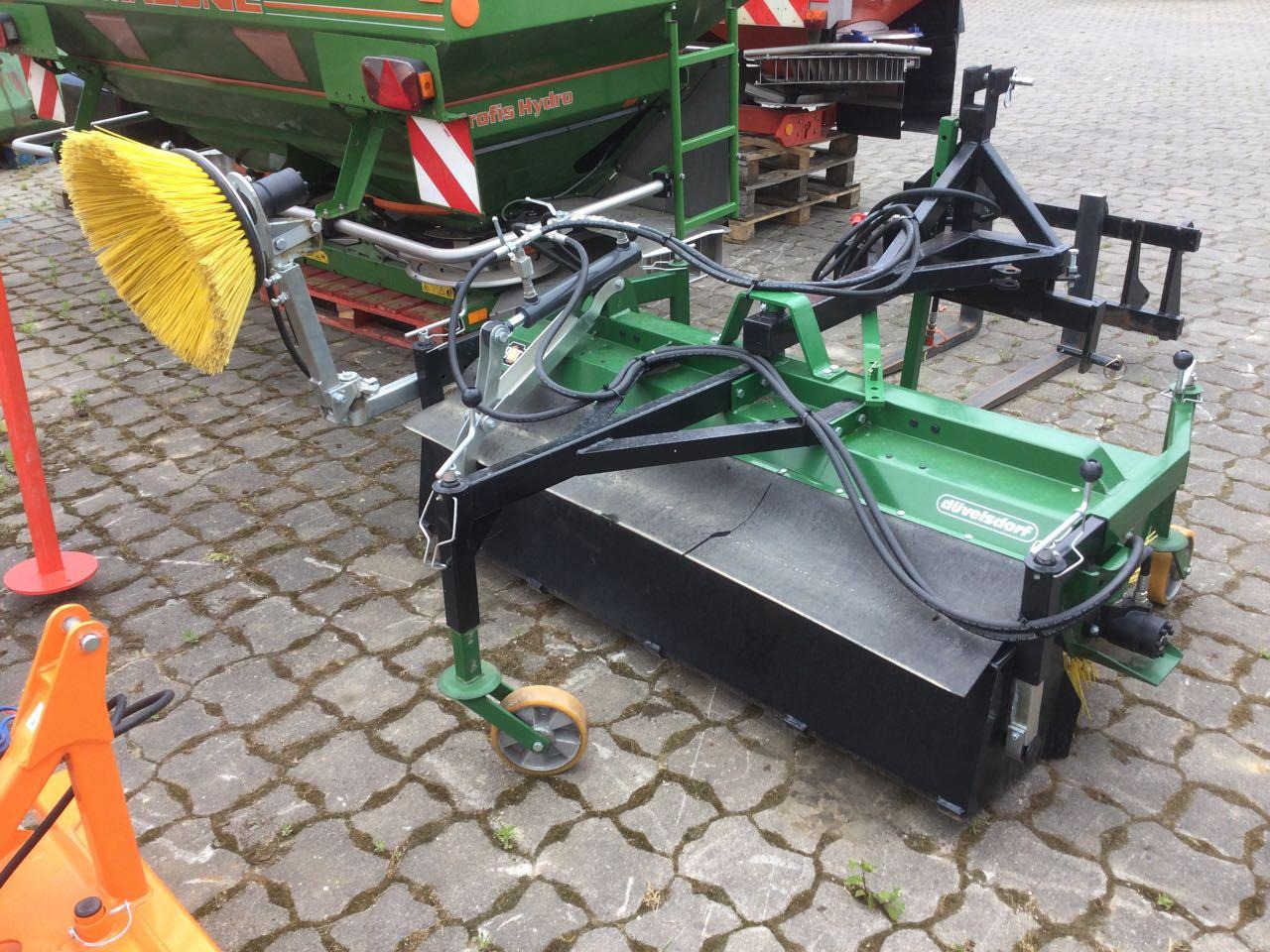 Düvelsdorf Stratos 1,70 mtr. - Kehrbesen für Kommunal-/ Sonderfahrzeug: das Bild 2 Düvelsdorf Stratos 1,70 mtr. - Kehrbesen für Kommunal-/ Sonderfahrzeug: das Bild 2