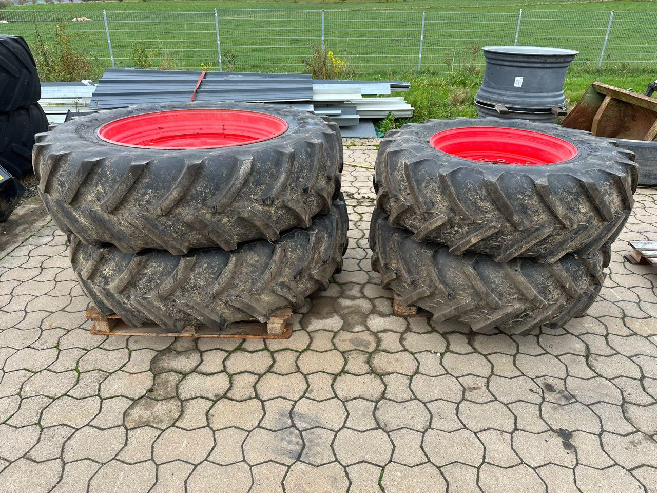 Firestone Komplettsatz 420/85 R30 + 460/85 R42 - Reifen: das Bild 1 Firestone Komplettsatz 420/85 R30 + 460/85 R42 - Reifen: das Bild 1