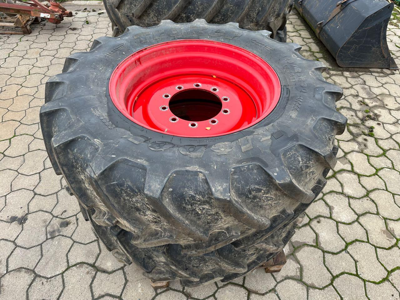 Firestone Komplettsatz 420/85 R30 + 460/85 R42 - Reifen: das Bild 3 Firestone Komplettsatz 420/85 R30 + 460/85 R42 - Reifen: das Bild 3