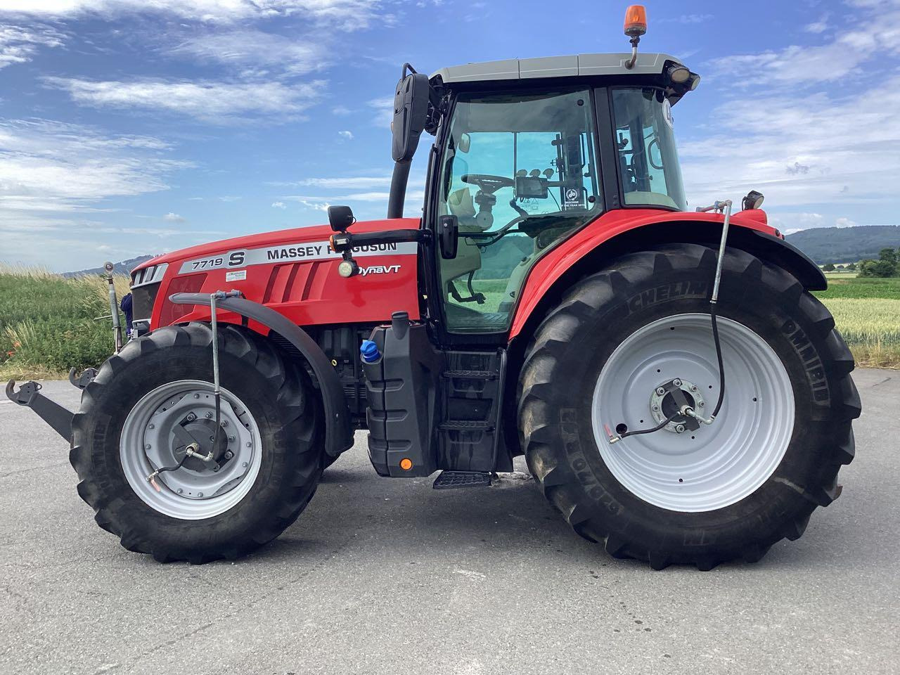 Massey Ferguson 7719 Exclusive Dyna VT - Traktor: das Bild 2 Massey Ferguson 7719 Exclusive Dyna VT - Traktor: das Bild 2