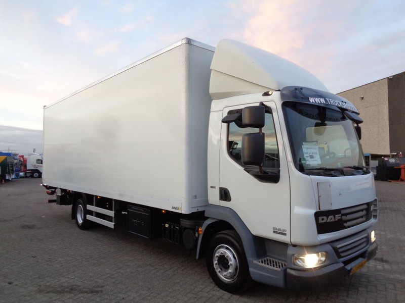 DAF LF 45.220 + Euro 5 + Dhollandia Lift + Manual - Koffer LKW: das Bild 3 DAF LF 45.220 + Euro 5 + Dhollandia Lift + Manual - Koffer LKW: das Bild 3
