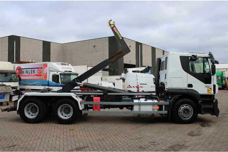 Iveco Stralis 460 + 6X2 + 20T - Abrollkipper: das Bild 4 Iveco Stralis 460 + 6X2 + 20T - Abrollkipper: das Bild 4