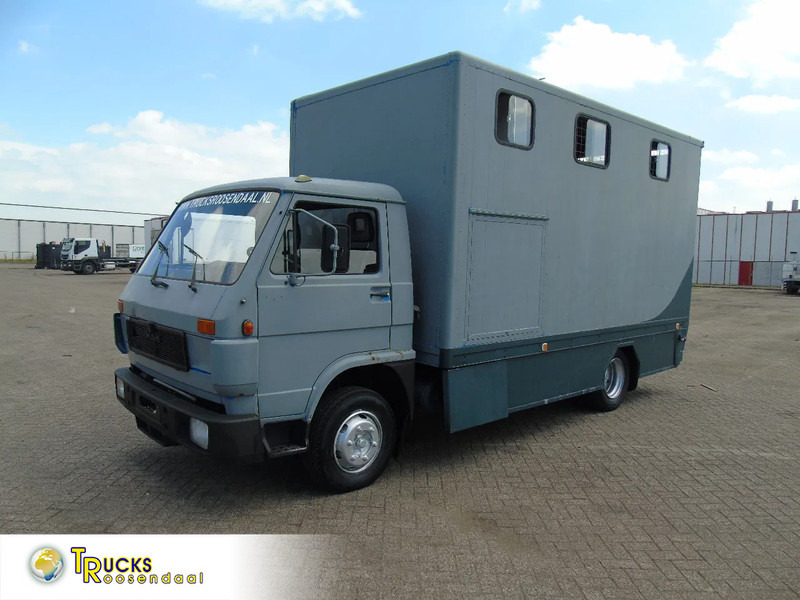 MAN 10 .150 + 2-3 HORSES + MANUAL - Pferdetransporter: das Bild 1 MAN 10 .150 + 2-3 HORSES + MANUAL - Pferdetransporter: das Bild 1