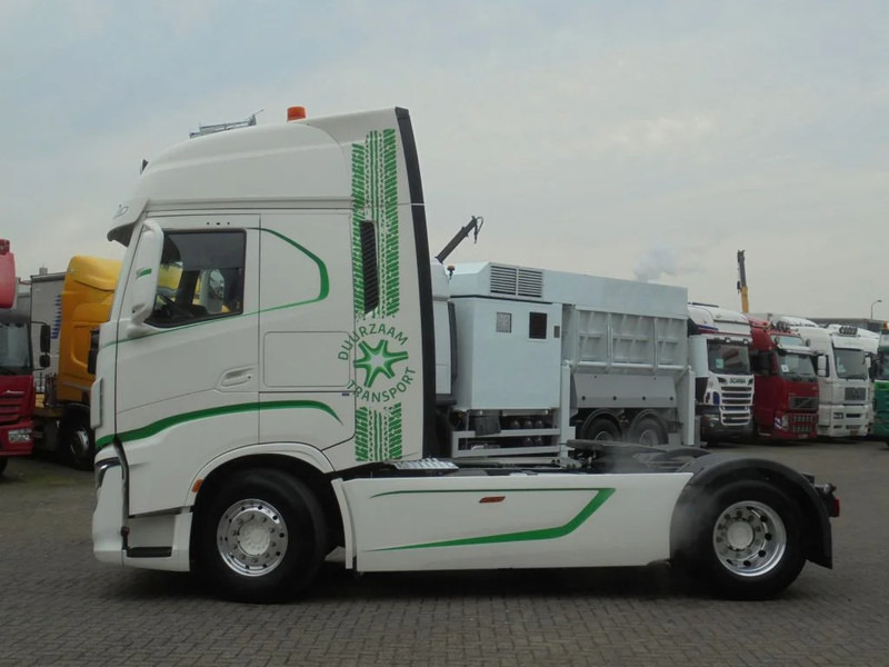 Sattelzugmaschine Iveco S-WAY 460+ Euro 6 + LNG + CNG + Retarder: das Bild 10