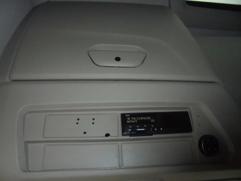 Sattelzugmaschine Iveco S-WAY 460+ Euro 6 + LNG + CNG + Retarder: das Bild 13