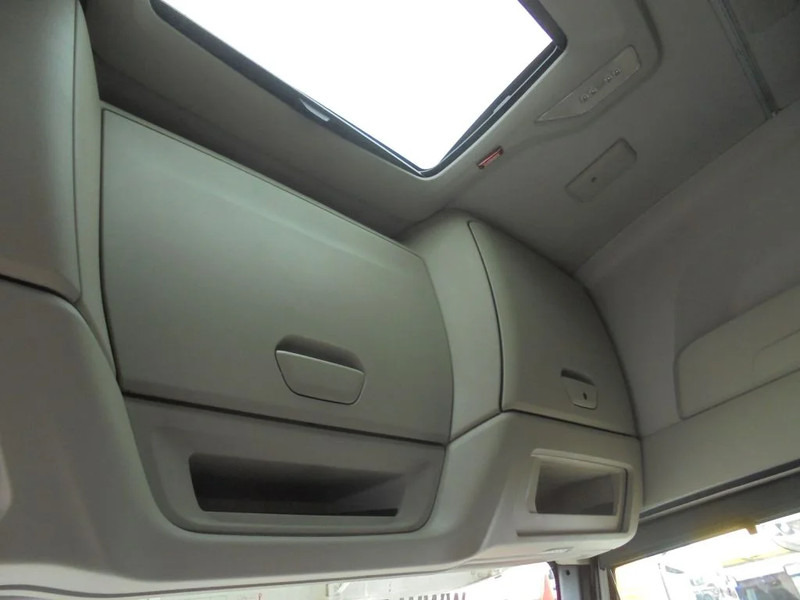 Sattelzugmaschine Iveco S-WAY 460+ Euro 6 + LNG + CNG + Retarder: das Bild 12