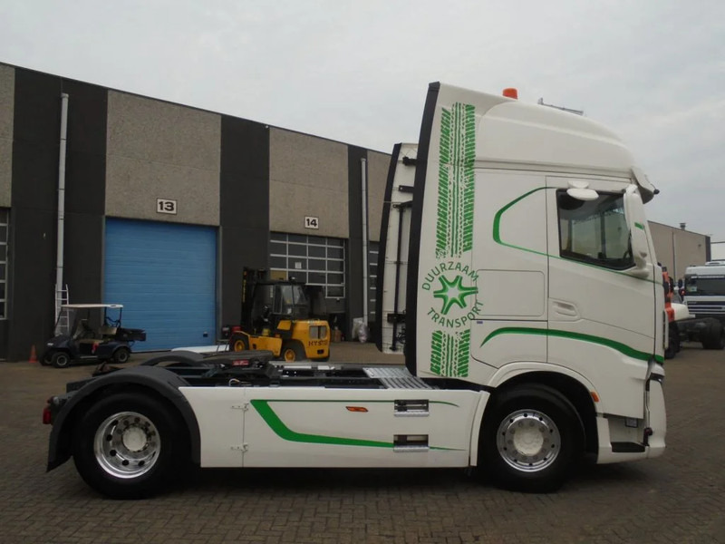 Sattelzugmaschine Iveco S-WAY 460+ Euro 6 + LNG + CNG + Retarder: das Bild 6