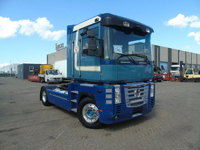 Renault Magnum 460DXI + EURO 5 - Sattelzugmaschine: das Bild 2 Renault Magnum 460DXI + EURO 5 - Sattelzugmaschine: das Bild 2