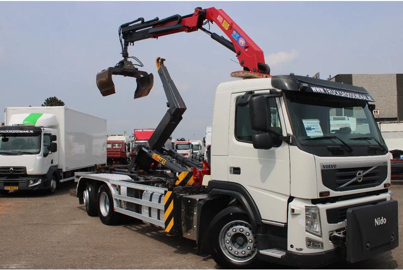 Volvo FM 330 + HMF 1035 + HOOKSYTEM HYVA + EURO 5 + 6X2 - Autokran: das Bild 2 Volvo FM 330 + HMF 1035 + HOOKSYTEM HYVA + EURO 5 + 6X2 - Autokran: das Bild 2