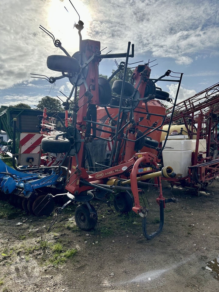 Vicon Fanex 903 - Heuwender/ Wenderechen: das Bild 2 Vicon Fanex 903 - Heuwender/ Wenderechen: das Bild 2