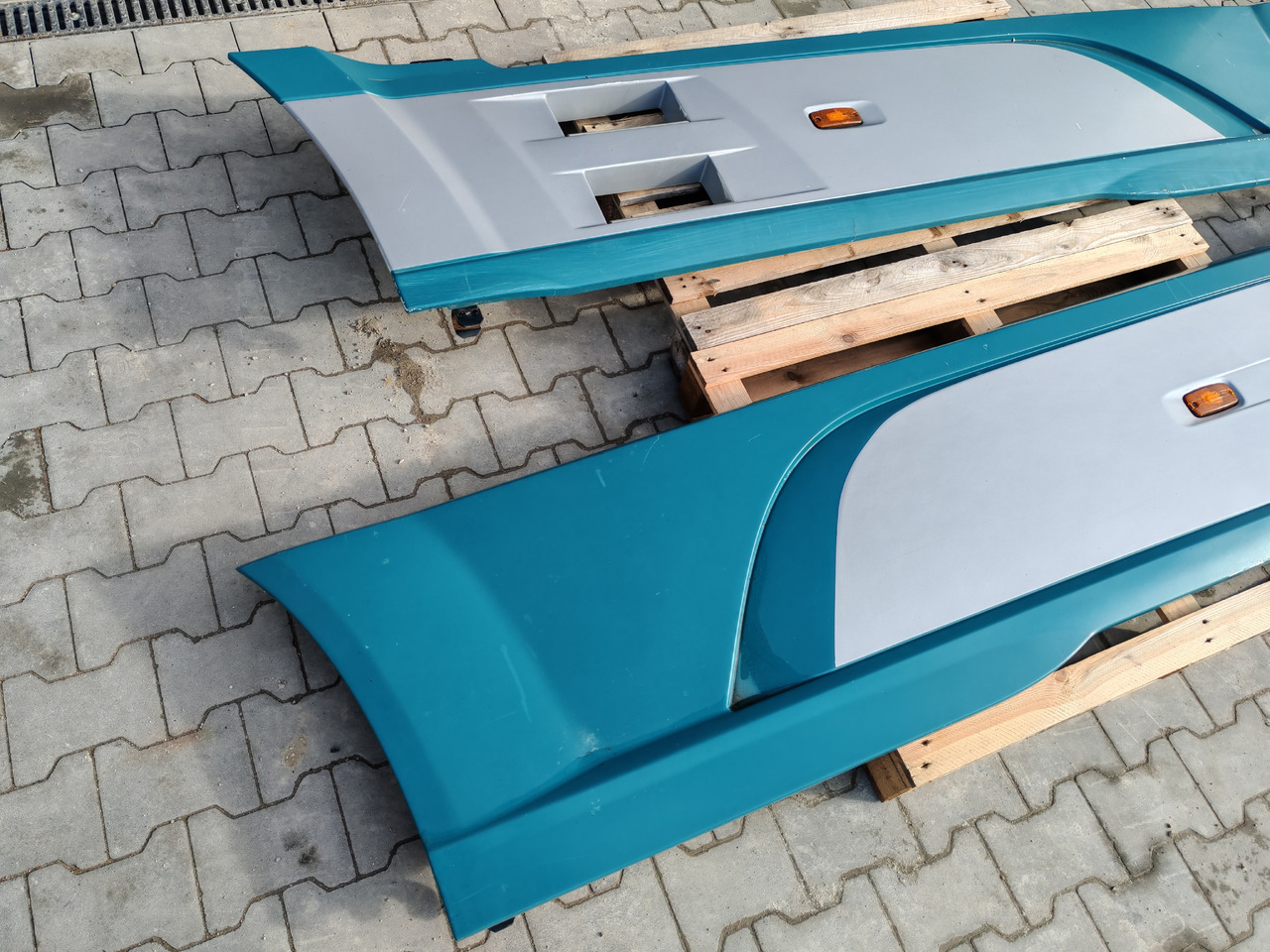 DAF XF106 EURO 6 / SIDE SPOILERS SET - Aeropack/ Spoiler: das Bild 3 DAF XF106 EURO 6 / SIDE SPOILERS SET - Aeropack/ Spoiler: das Bild 3
