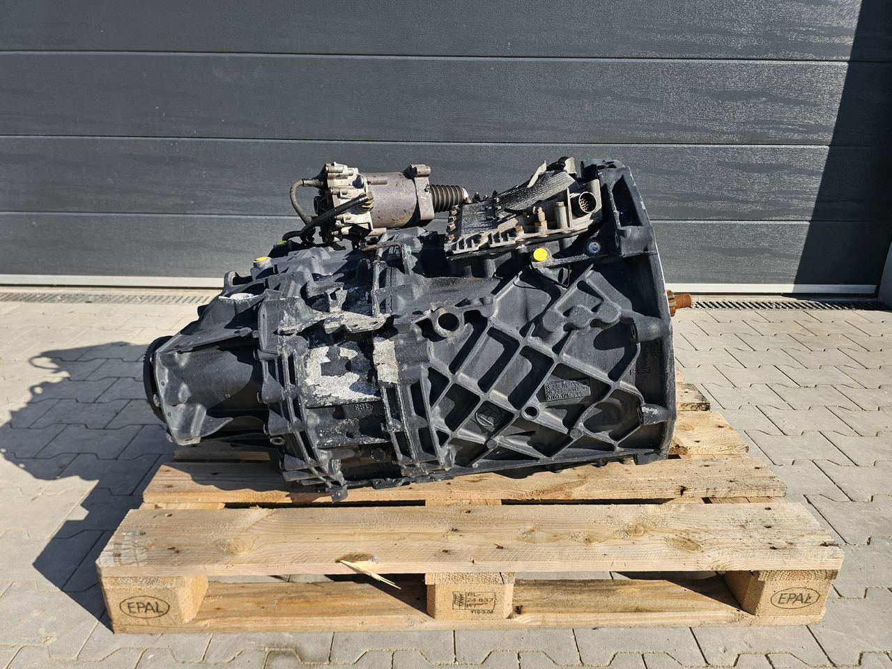 MAN TGX TGS / ZF ASTRONIC 12AS2130TD / COMPLETE - Getriebe: das Bild 2 MAN TGX TGS / ZF ASTRONIC 12AS2130TD / COMPLETE - Getriebe: das Bild 2