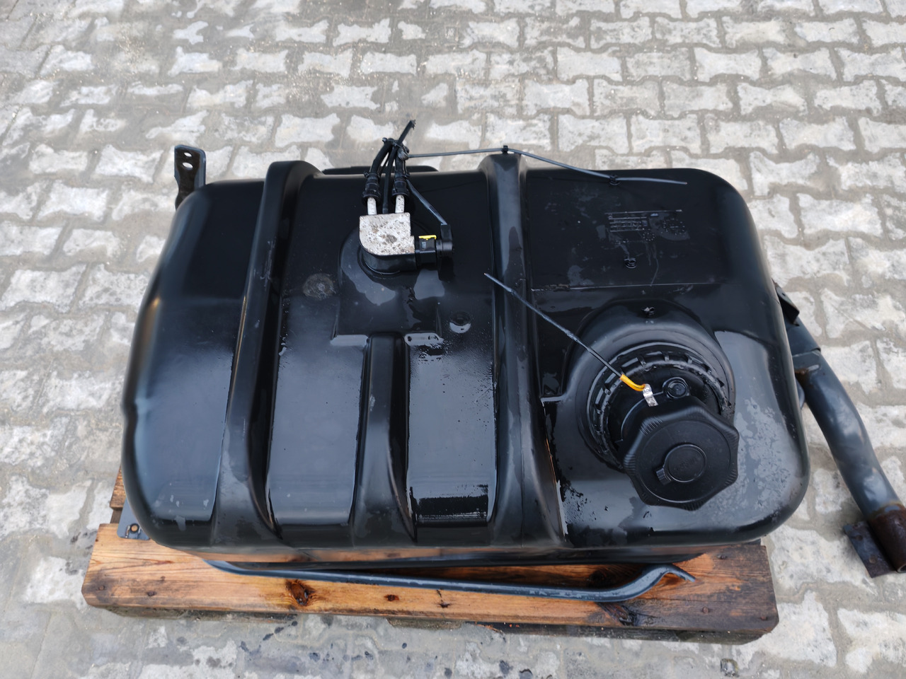 MERCEDES-BENZ ATEGO MP4 EURO6 / COMPLETE FUEL TANK / 180L / A9674710001 - Kraftstofftank: das Bild 5 MERCEDES-BENZ ATEGO MP4 EURO6 / COMPLETE FUEL TANK / 180L / A9674710001 - Kraftstofftank: das Bild 5