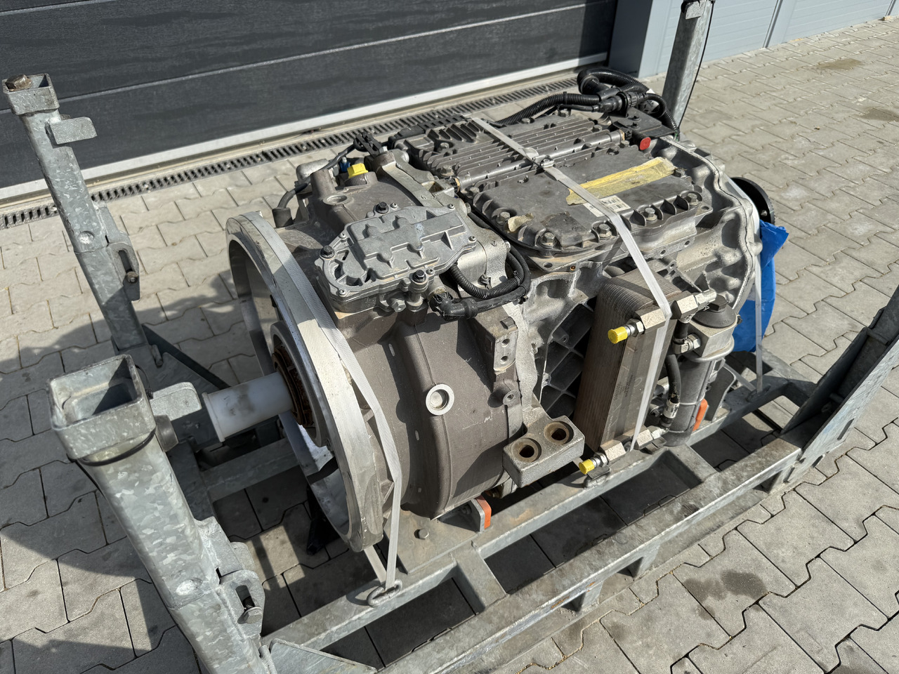 VOLVO BUS HYBRID Automatic gearbox AT2412F electric motor EMDS120 (EMD300B) / NEW - Getriebe für Linienbus: das Bild 3 VOLVO BUS HYBRID Automatic gearbox AT2412F electric motor EMDS120 (EMD300B) / NEW - Getriebe für Linienbus: das Bild 3