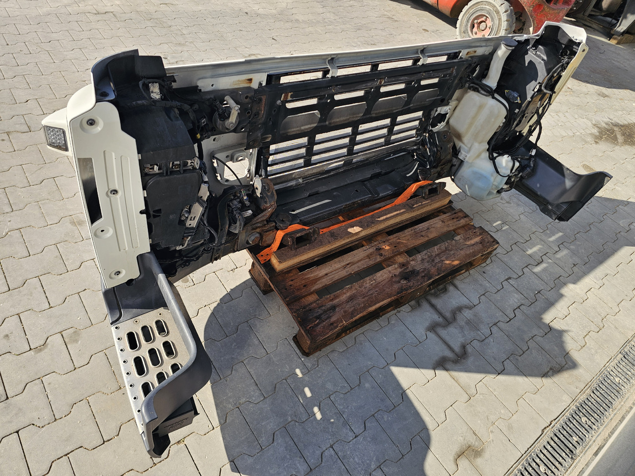 VOLVO FM 3 / COMPLETE FRONT BUMPER - Stoßstange: das Bild 3 VOLVO FM 3 / COMPLETE FRONT BUMPER - Stoßstange: das Bild 3